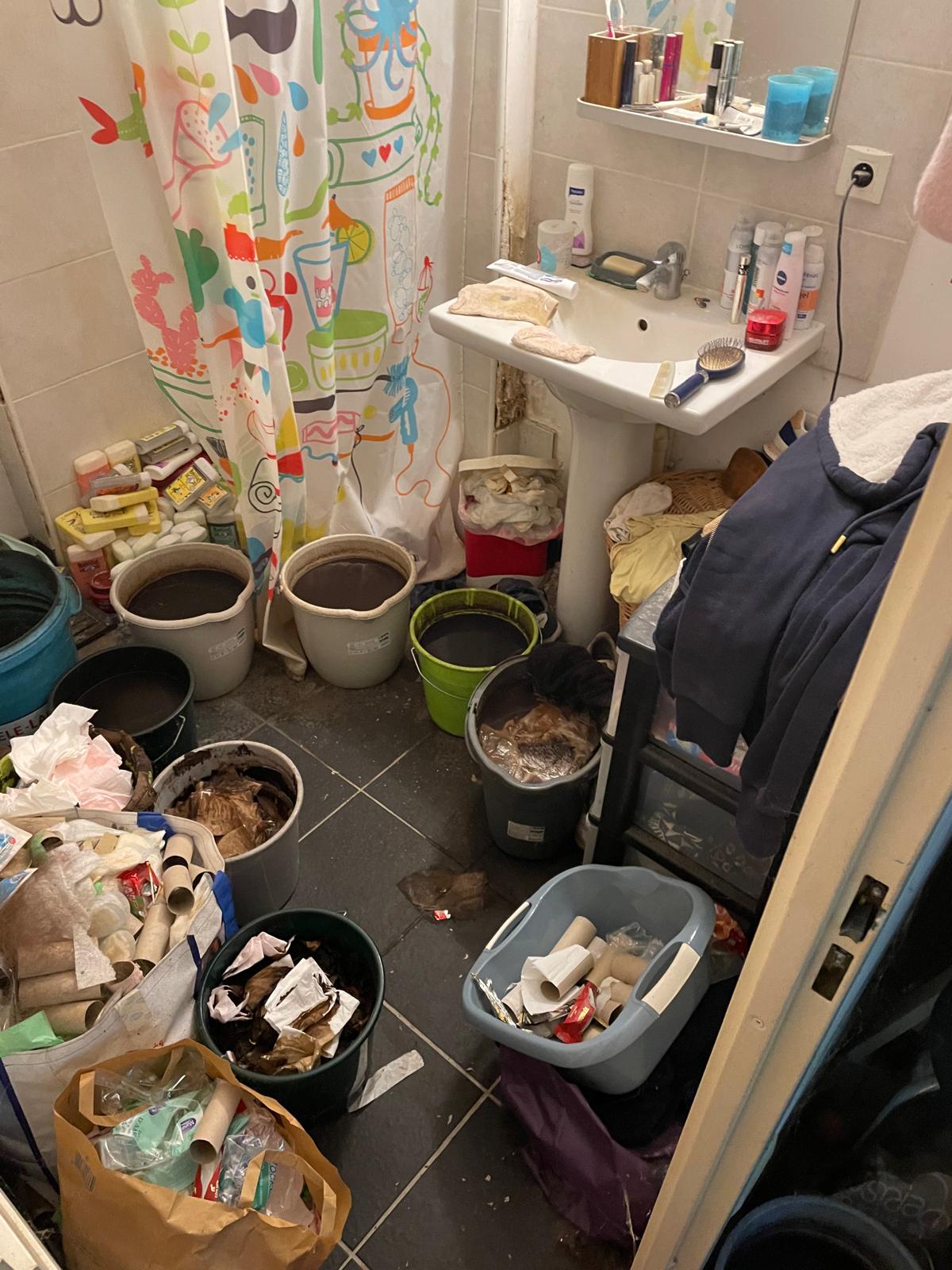 Pourquoi faire appel à des experts pour le nettoyage de logements insalubres ? IMG 20241126 WA0042