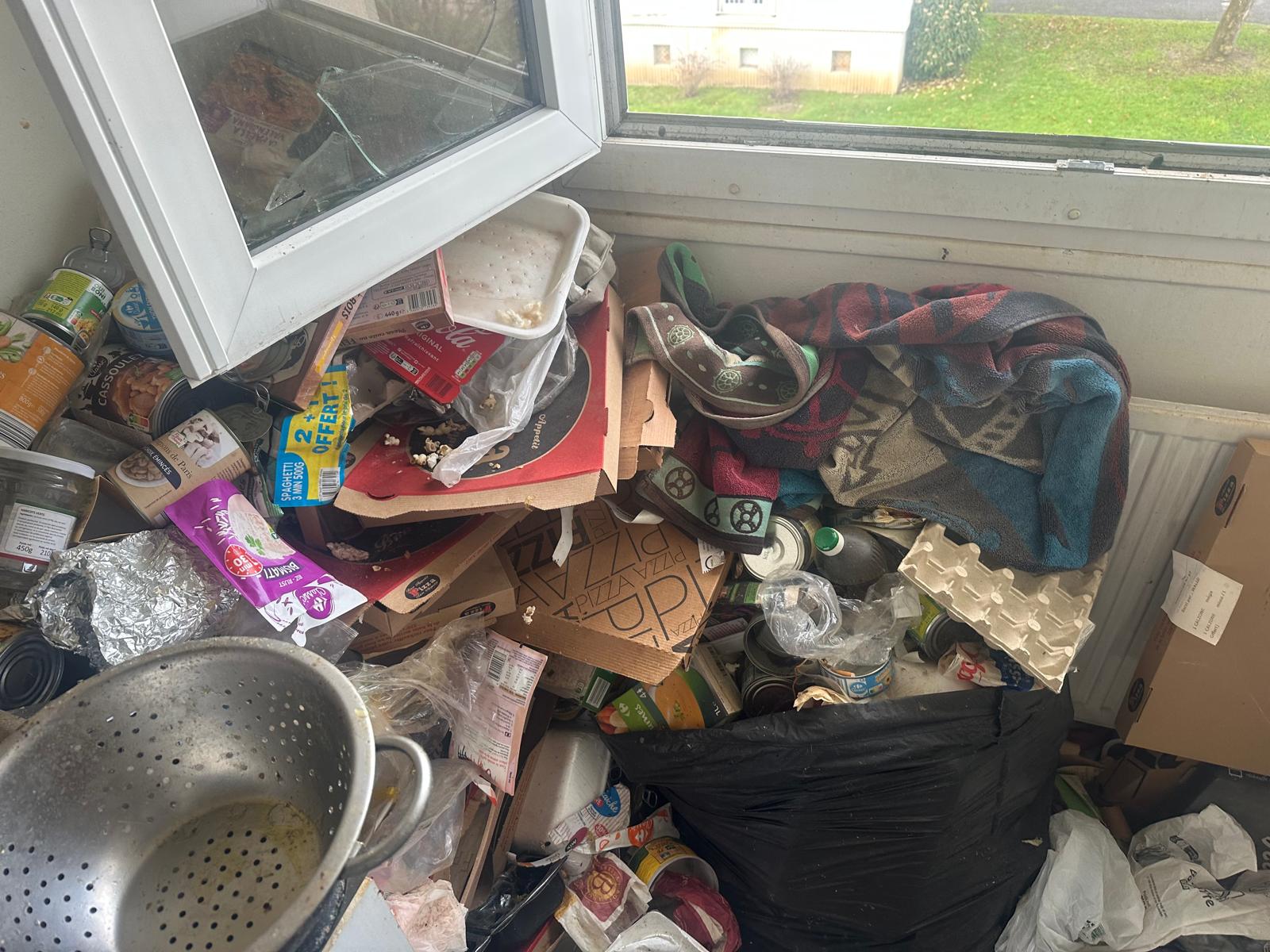 Témoignages : comment j'ai retrouvé mon chez-moi après une invasion de déchets IMG 20241206 WA0018